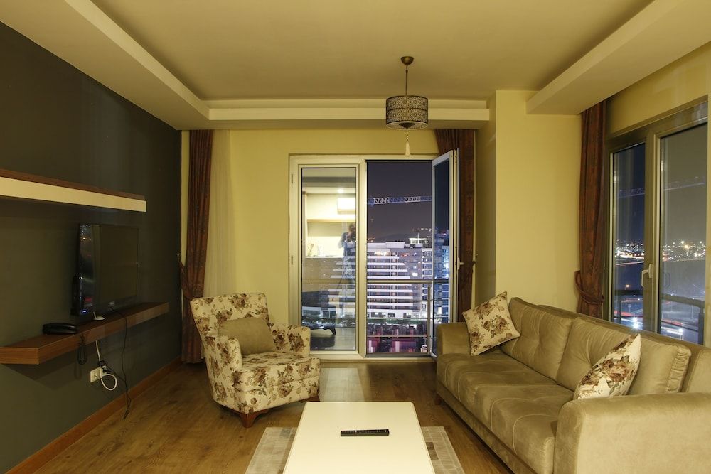 undefined Fly Suites 8