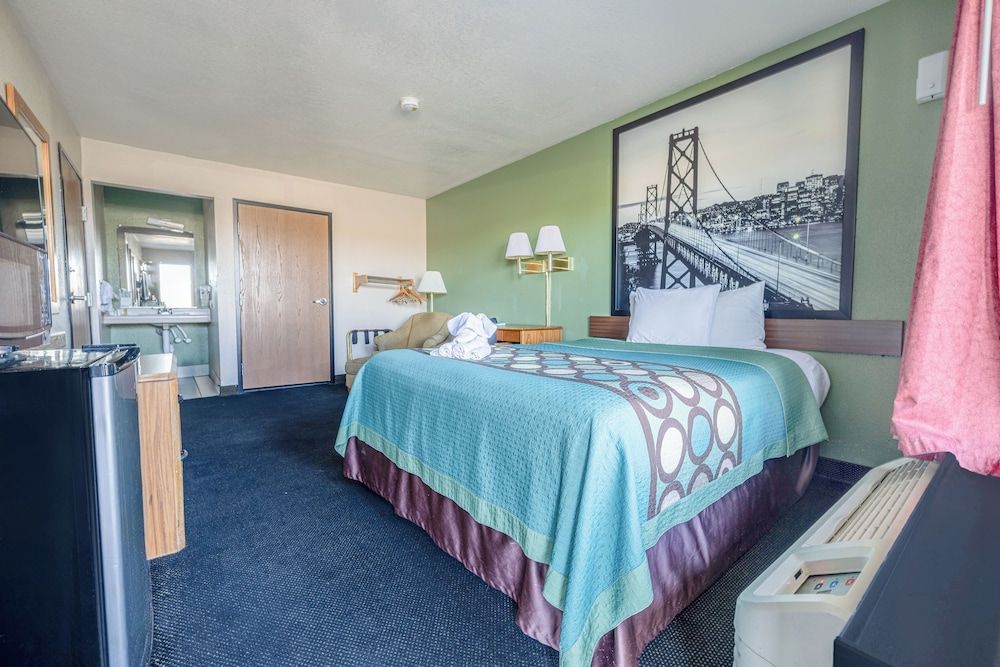 Queen Bed Accessible Non-Smoking