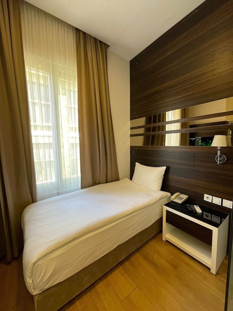 Economy Room