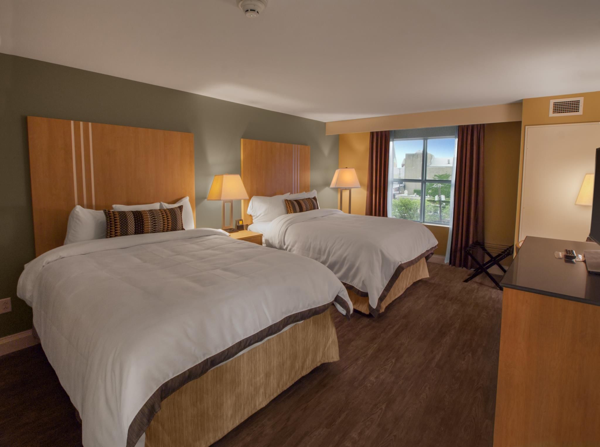 Hotel Ithaca Queen Room with Two Queen Beds - Disability Access 2