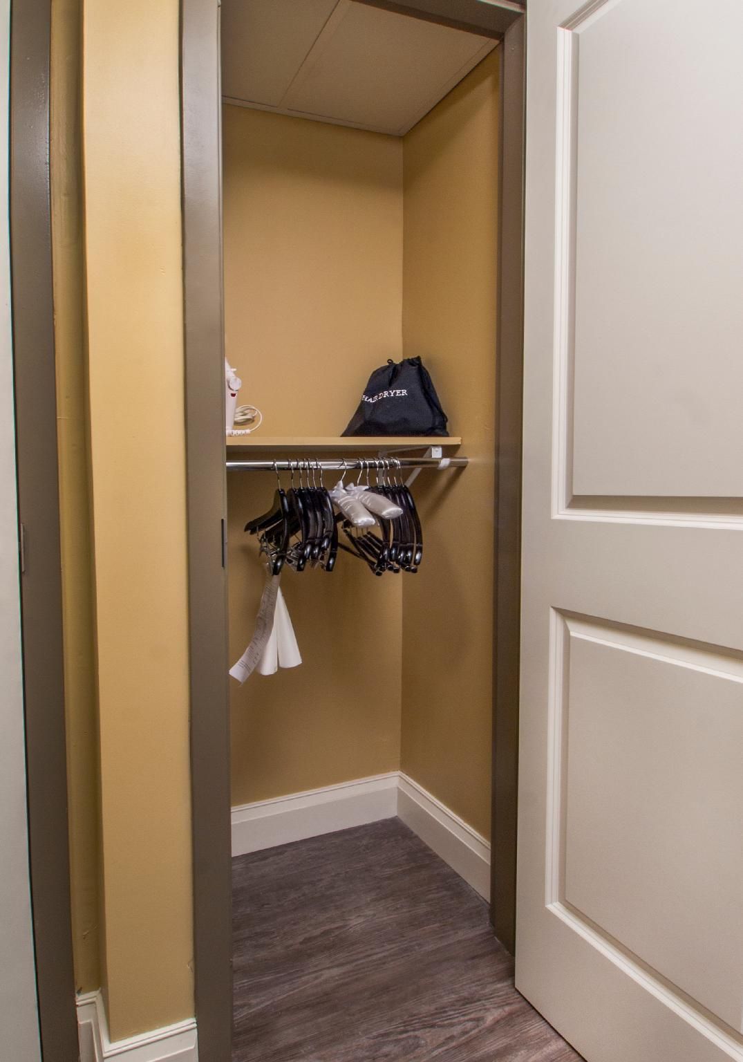 Hotel Ithaca King Room - Disability Access 2