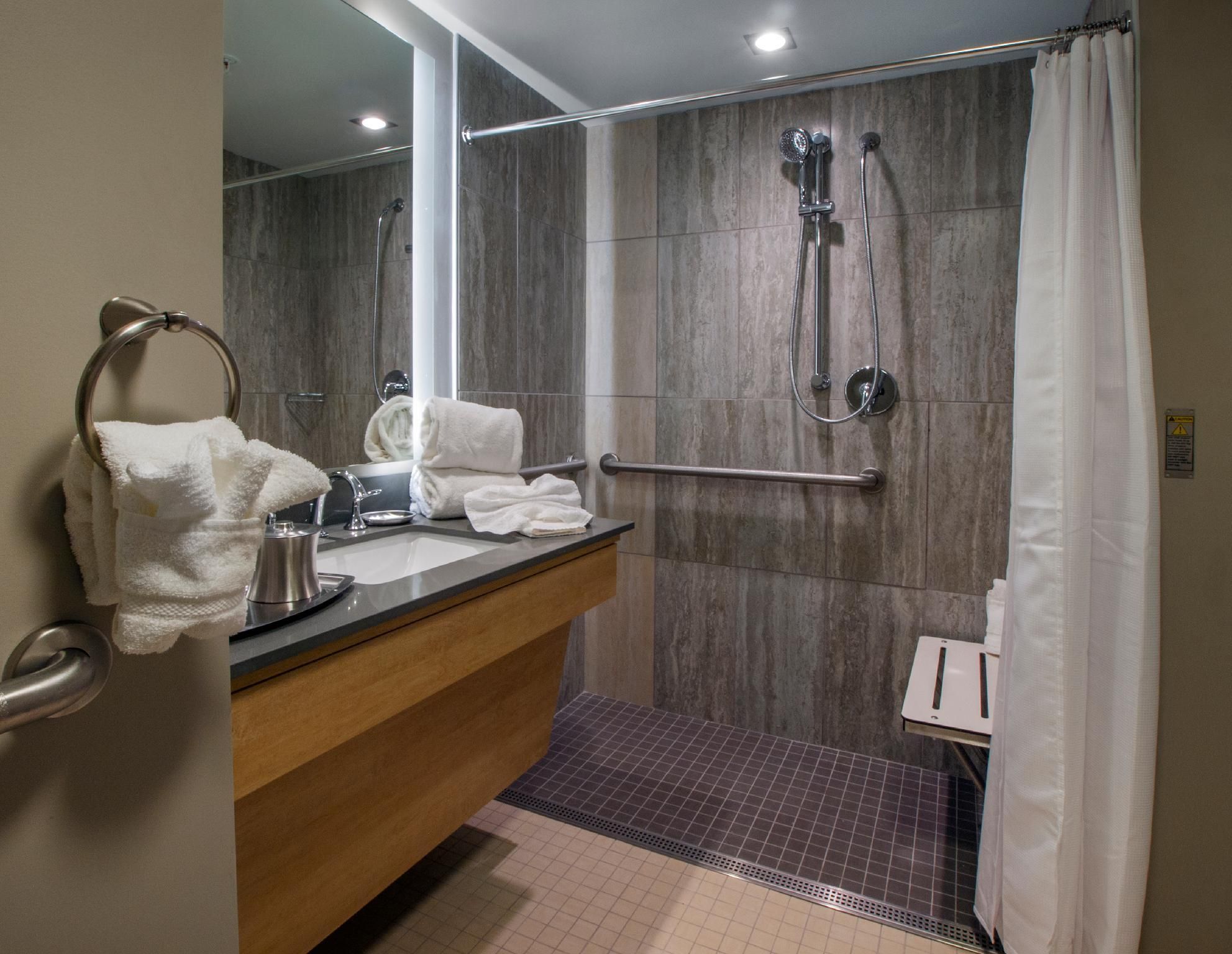 Hotel Ithaca Queen Room with Two Queen Beds - Disability Access 3