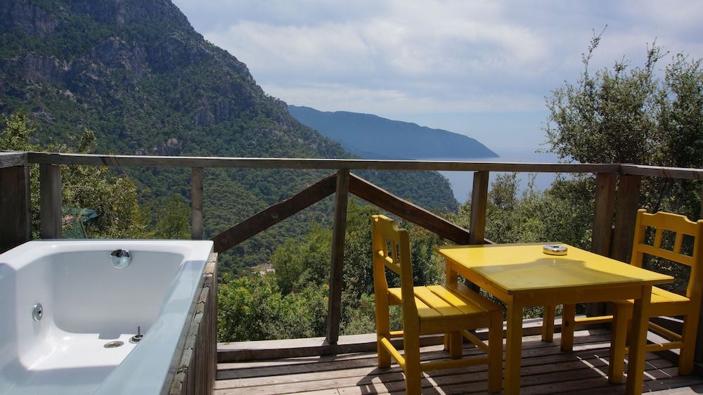 Shiva Camp Deluxe Bungalow, Jetted Tub, Sea View 3