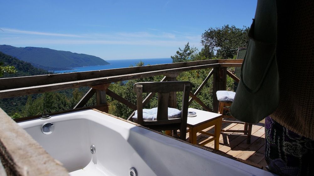 Shiva Camp Deluxe Bungalow, Jetted Tub, Sea View 5