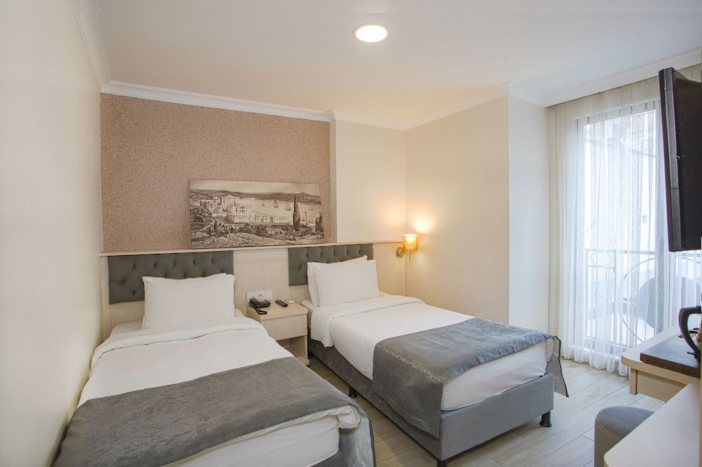 undefined Sim Hotel 3