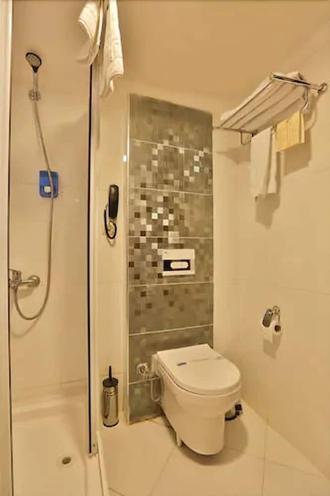 Garni Hotel Triple Room 8