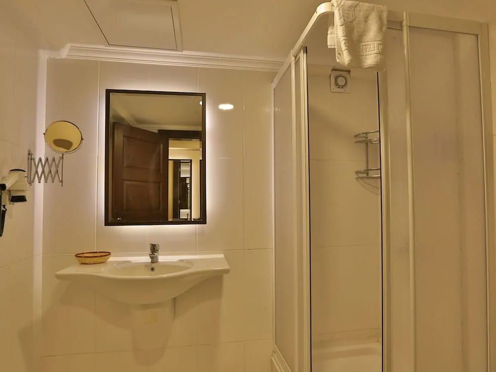 Garni Hotel Double or Twin Room 7
