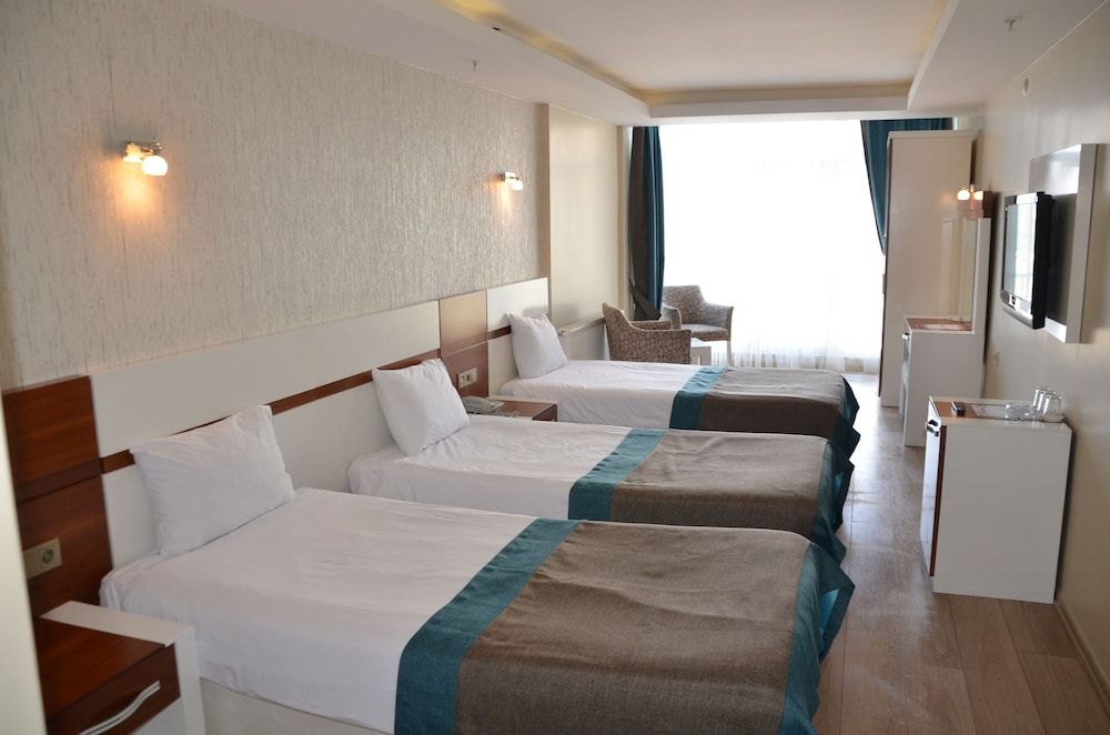 Grand Ahos Hotel & Spa Triple Room 5