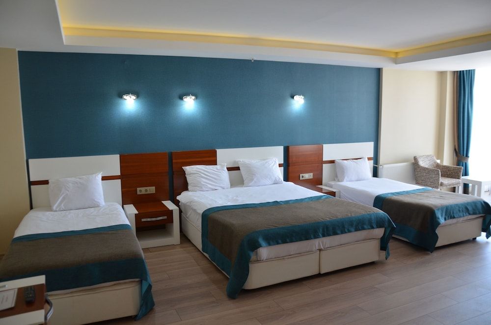Grand Ahos Hotel & Spa Triple Room 4