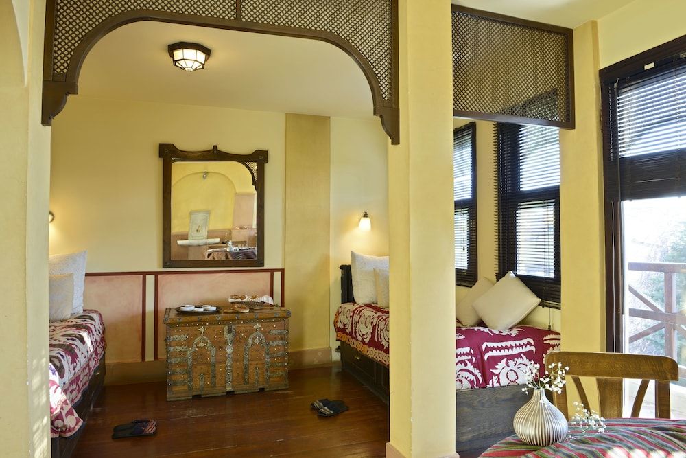 Hotel Empress Zoe Deluxe Garden Suite 3
