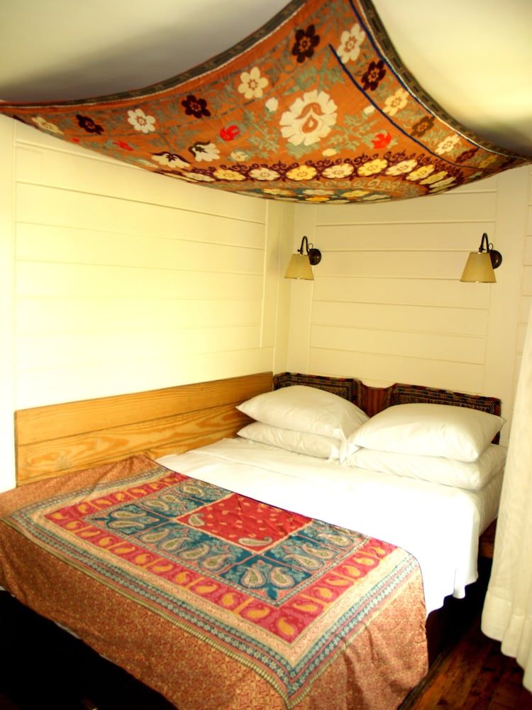 Hotel Empress Zoe Basic Double Room