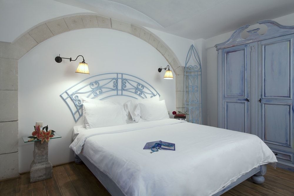 Hotel Empress Zoe Suite, Garden View 2