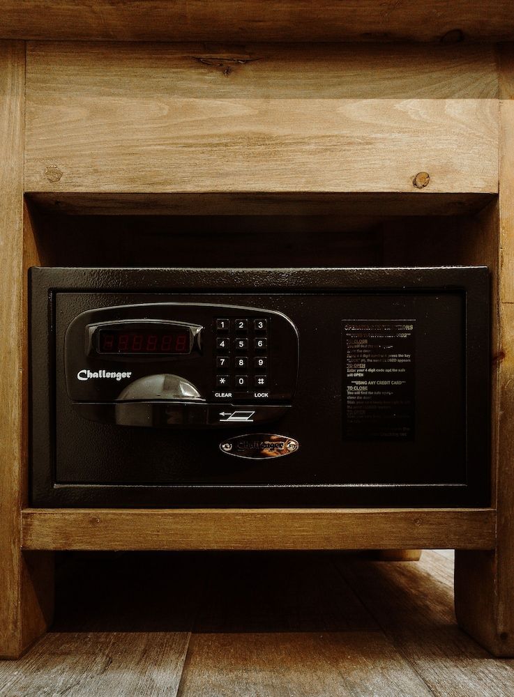 Taos Valley Lodge Deluxe Room (Non-Pet Friendly) 14