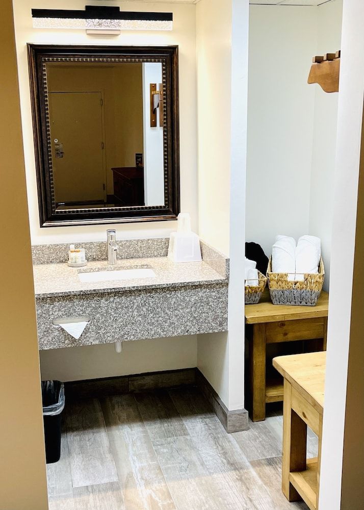 Taos Valley Lodge Deluxe Room (Non-Pet Friendly) 10