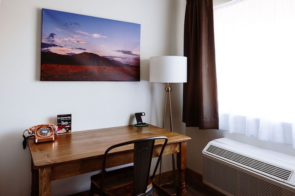 Taos Valley Lodge Deluxe Room (Non-Pet Friendly) 15
