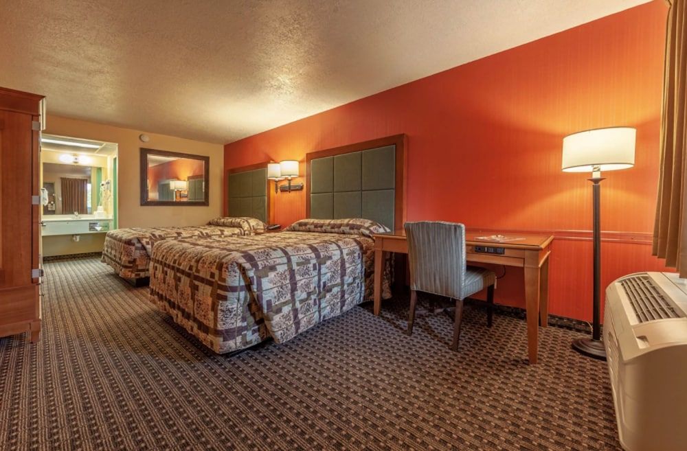 Taos Valley Lodge Standard Room, 2 Queen Beds, Non Smoking (Pet Friendly) 7