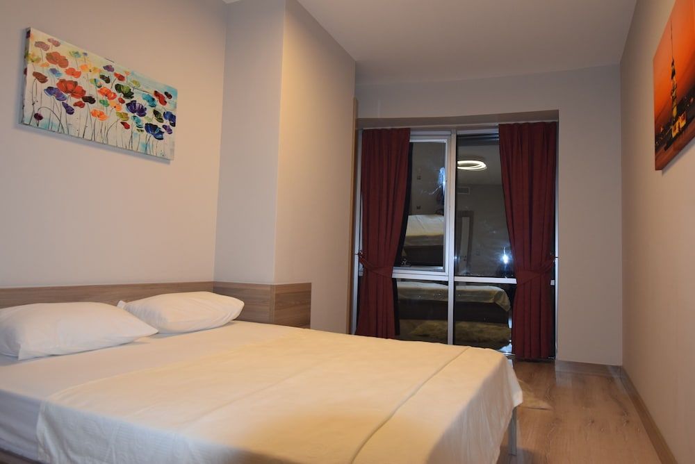 New Suites Deluxe Studio Suite, 1 Bedroom, Smoking 2