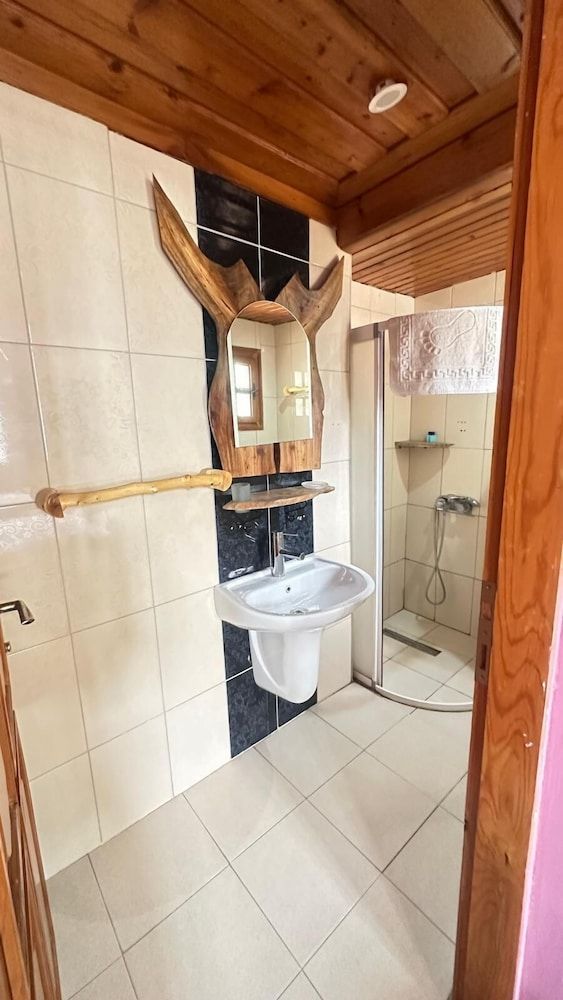 Wood House Deluxe Triple Room, 1 Bedroom, Non Smoking, Garden View 6