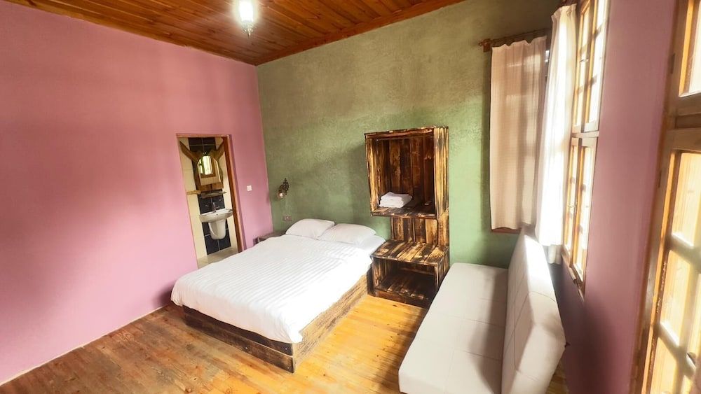 Wood House Deluxe Triple Room, 1 Bedroom, Non Smoking, Garden View 3