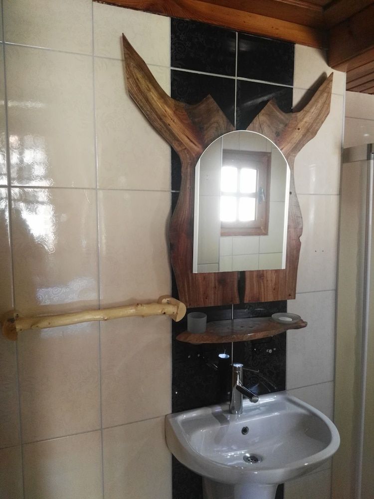 Wood House Deluxe Triple Room, 1 Bedroom, Non Smoking, Garden View 10