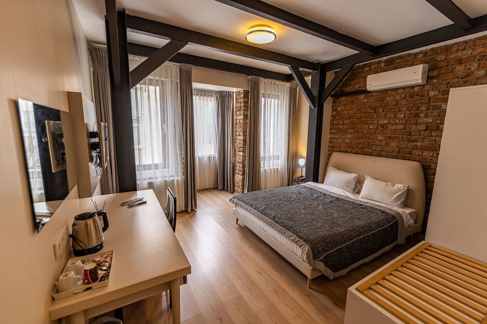 Calanthe Residence Deluxe Double Room