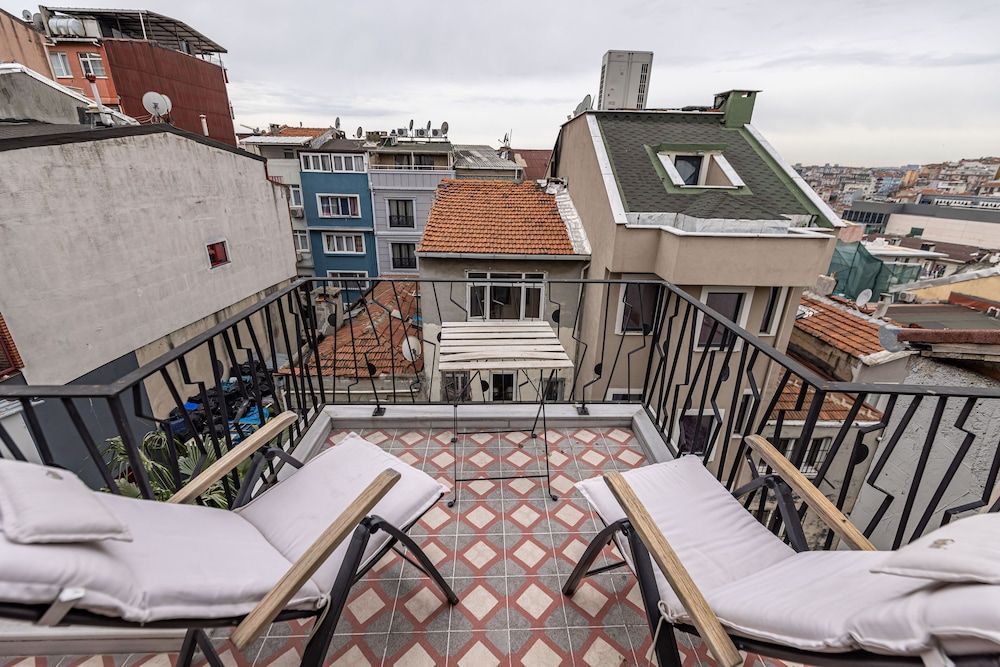 Calanthe Residence Luxury Triple Room, Terrace 5