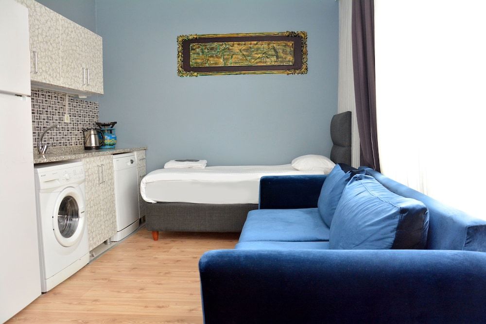 undefined Palmiye Suit 10