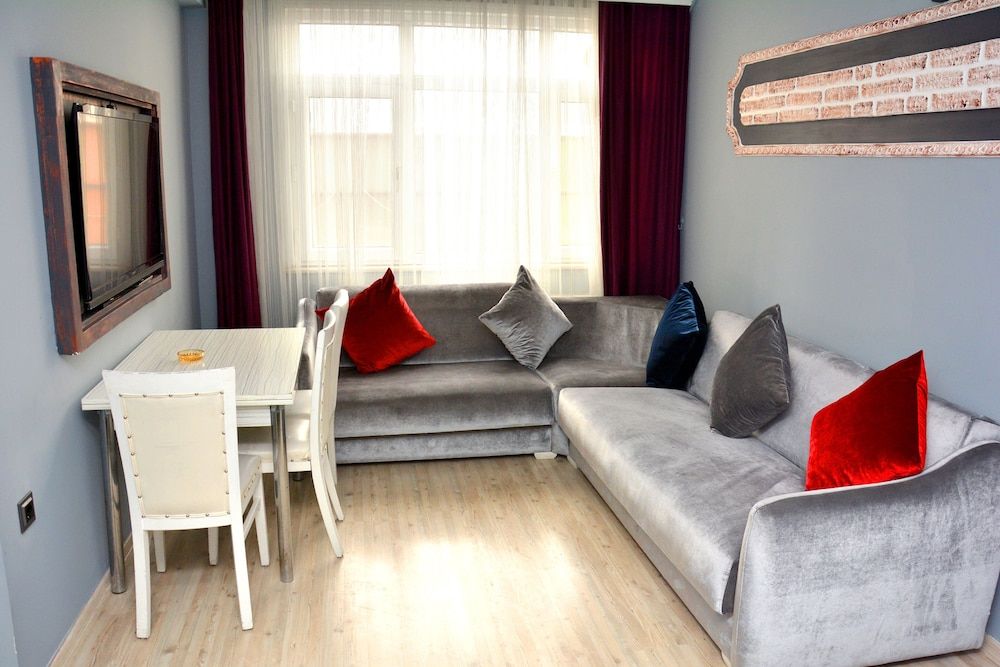 undefined Palmiye Suit 5