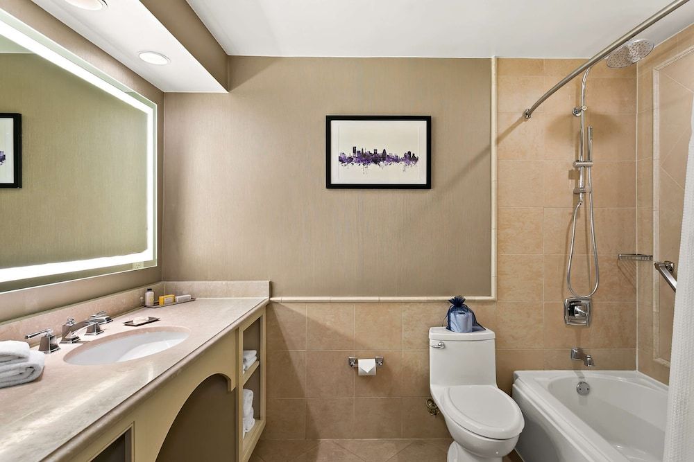 The Royal Sonesta Harbor Court Baltimore Premium Room, 1 King Bed, Accessible, Harbor View (Mobility - Walk-in Shower) 6