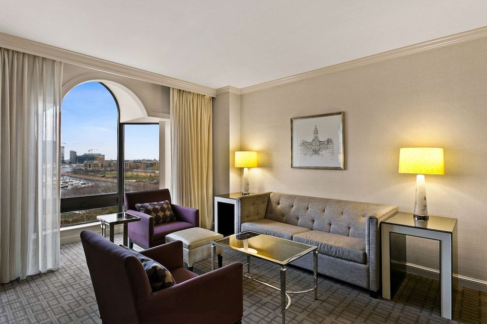 The Royal Sonesta Harbor Court Baltimore Suite, 1 King Bed, Harbor View 9