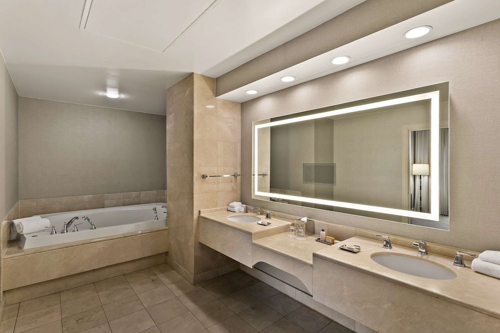 The Royal Sonesta Harbor Court Baltimore Suite, 1 King Bed, Harbor View 7