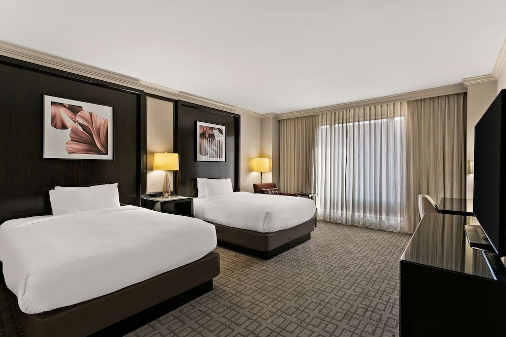Deluxe Room, 2 Queen Beds, Accessible (Mobiility/Hearing Roll-in Shower)
