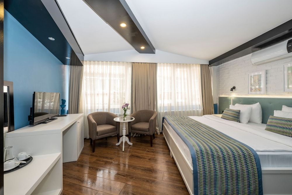 undefined The Marions Suite Hotel 2