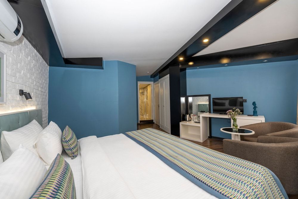 The Marions Suite Hotel Basic Room, 1 Bedroom, Ensuite 3