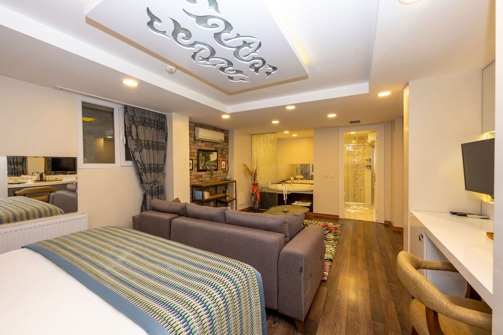 undefined The Marions Suite Hotel 4