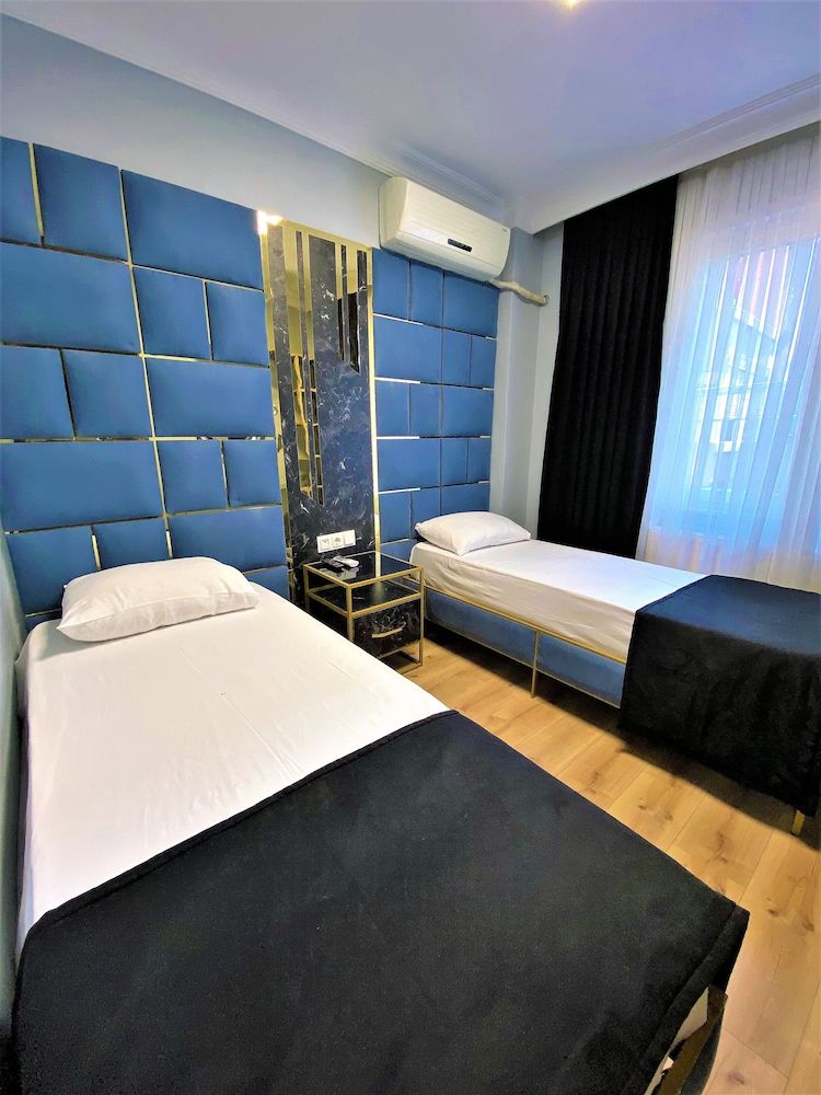 Orange Airport Hotel Deluxe Double Room, 1 Bedroom 4