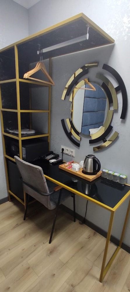 Orange Airport Hotel Deluxe Double Room, 1 Bedroom 12