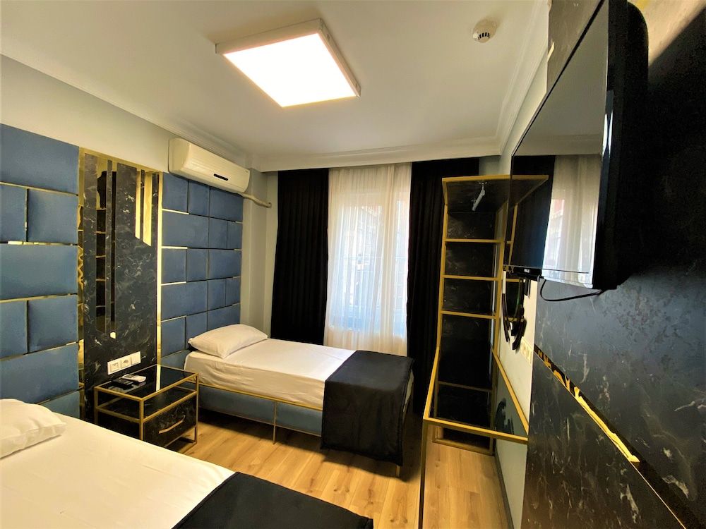 Orange Airport Hotel Deluxe Double Room, 1 Bedroom 5