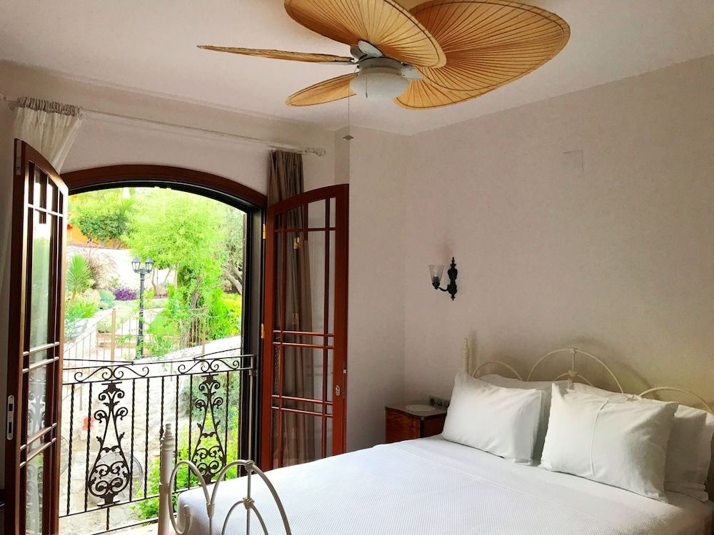 Villa Taraca Alacati Romantik Hotel Standard Double Room, Garden View 4