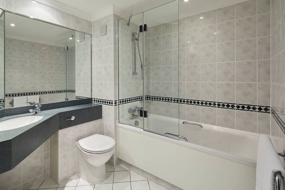 Cardiff Marriott Hotel Deluxe Room, 1 King Bed, Non Smoking 7