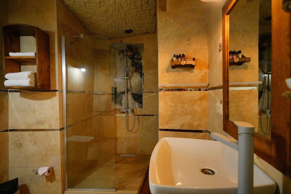 ARROW Deluxe Cave Room