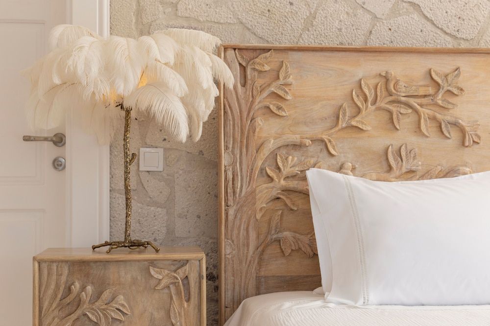 Luxury Room (Almond)
