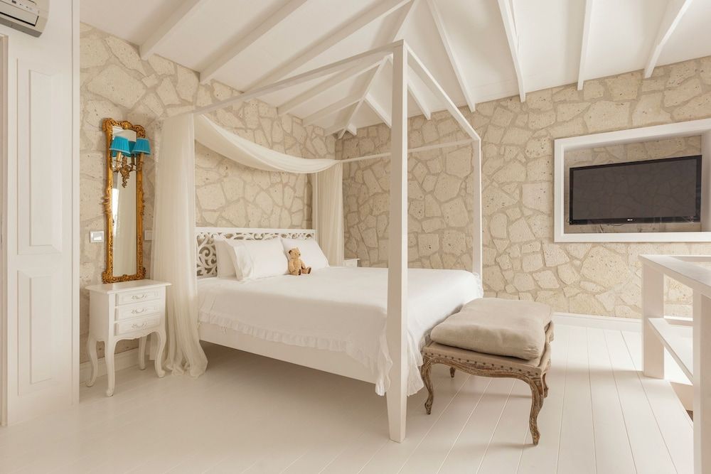 Luxury Suite (Lotus)