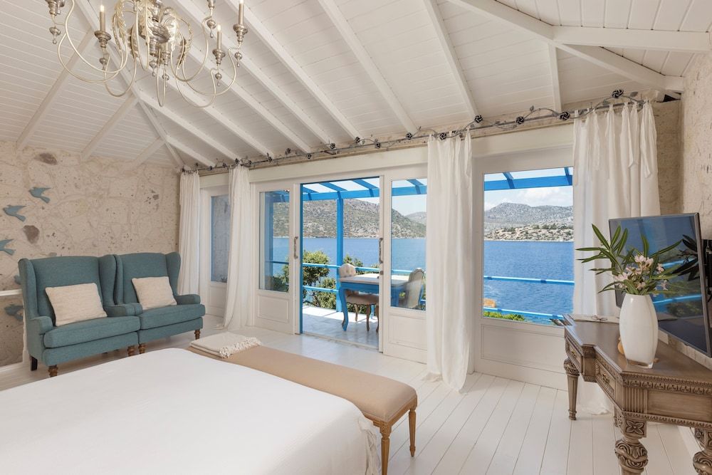 Luxury Room (Almond)