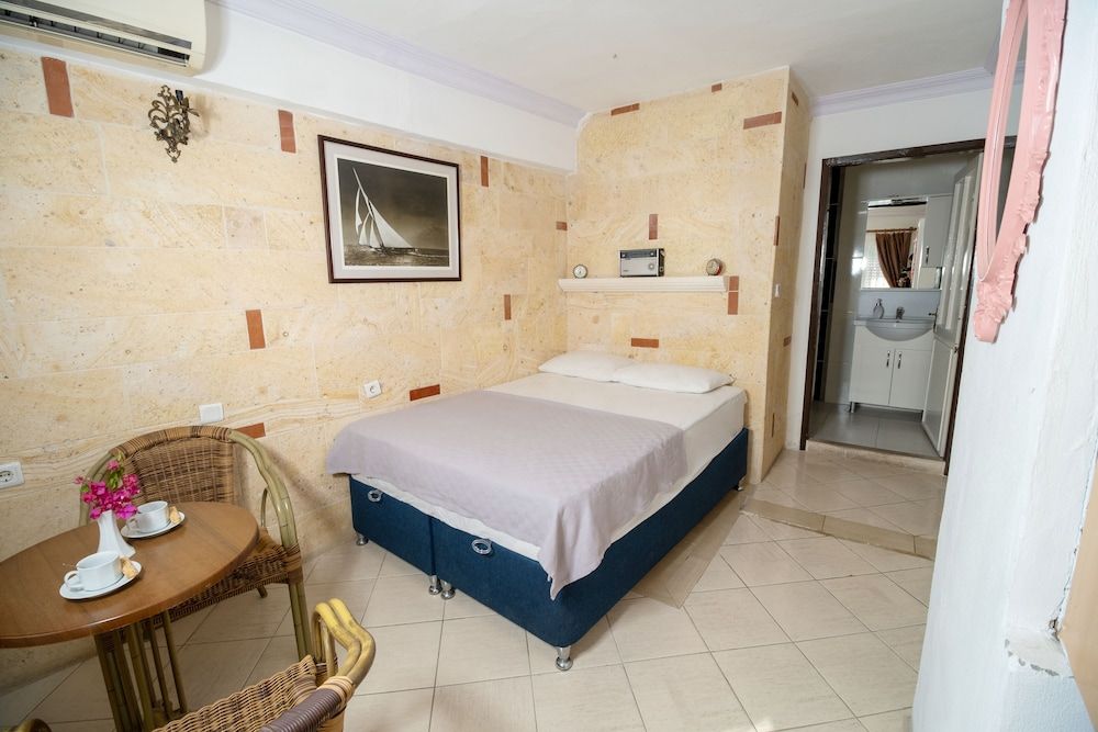 Foca Ensar Hotel Double Room 8