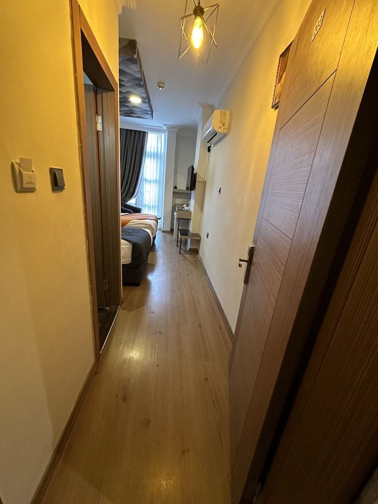 NFK The House Hotel Economy Twin Room 12