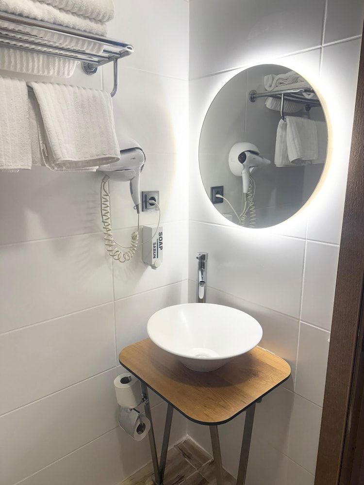 NFK The House Hotel Economy Twin Room 10