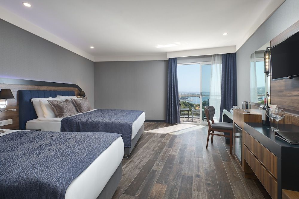 Standard Room, Partial Sea View