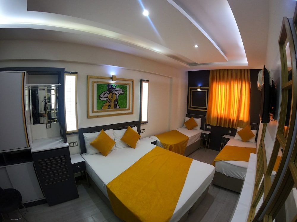 Exporoyal Hotel Standard Quadruple Room 2