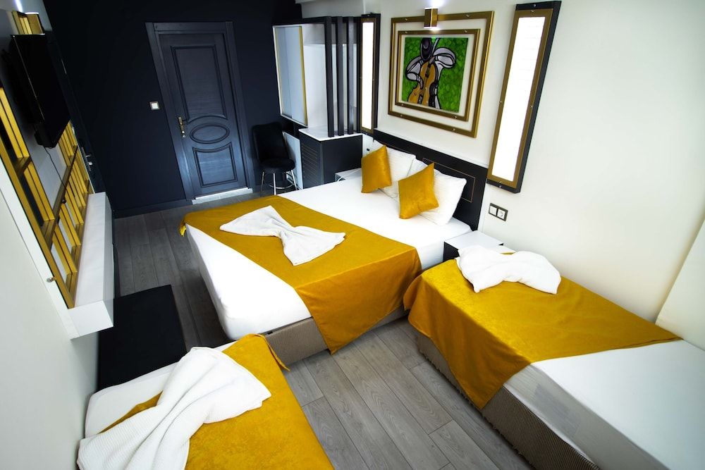 Exporoyal Hotel Standard Quadruple Room 5